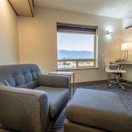 Quality Inn Sunshine Suites Терас Екстериор снимка