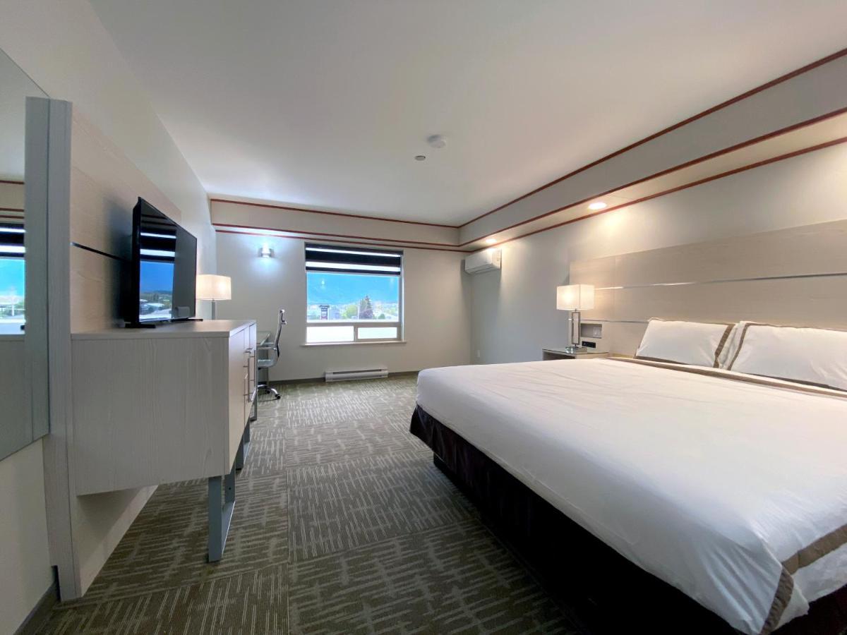 Quality Inn Sunshine Suites Терас Екстериор снимка