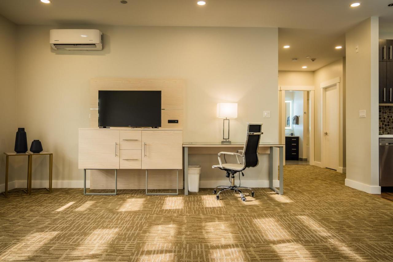 Quality Inn Sunshine Suites Терас Екстериор снимка