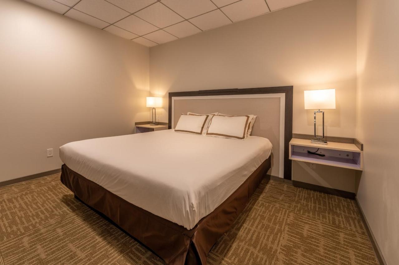 Quality Inn Sunshine Suites Терас Екстериор снимка