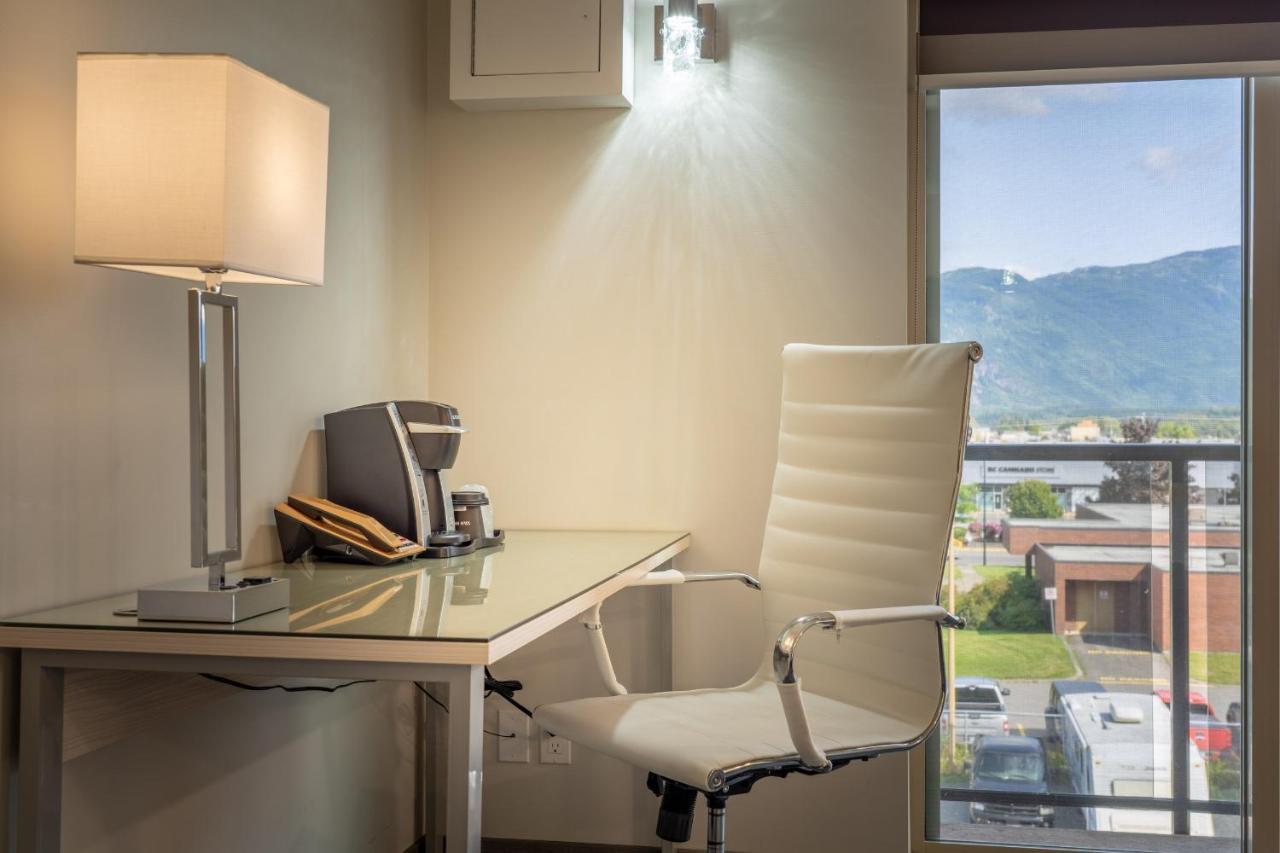 Quality Inn Sunshine Suites Терас Екстериор снимка