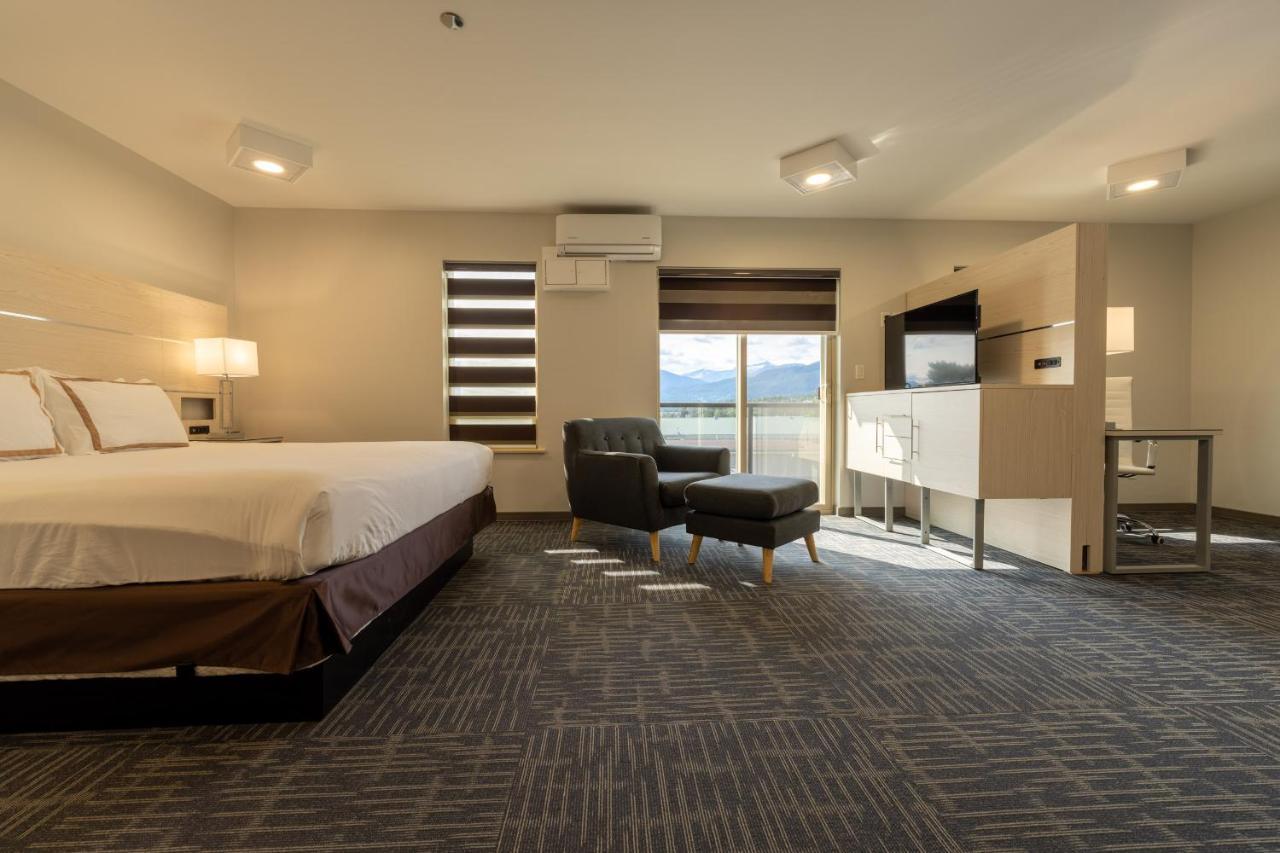 Quality Inn Sunshine Suites Терас Екстериор снимка