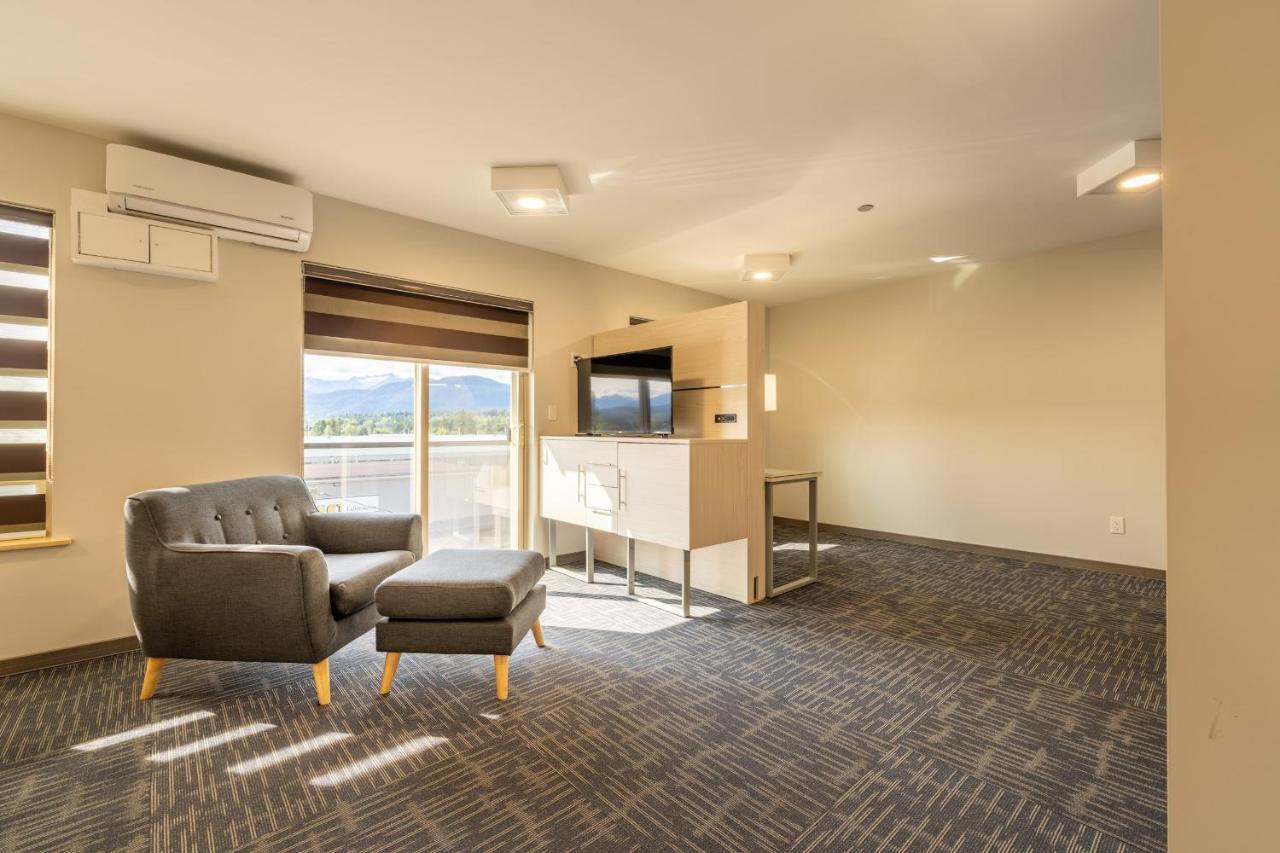 Quality Inn Sunshine Suites Терас Екстериор снимка
