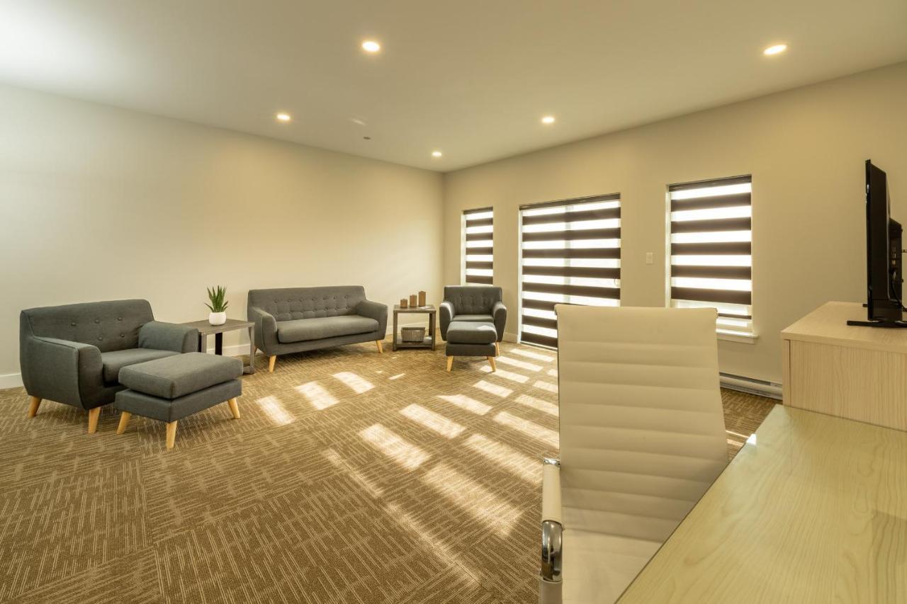 Quality Inn Sunshine Suites Терас Екстериор снимка