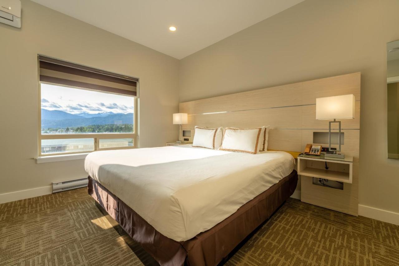 Quality Inn Sunshine Suites Терас Екстериор снимка