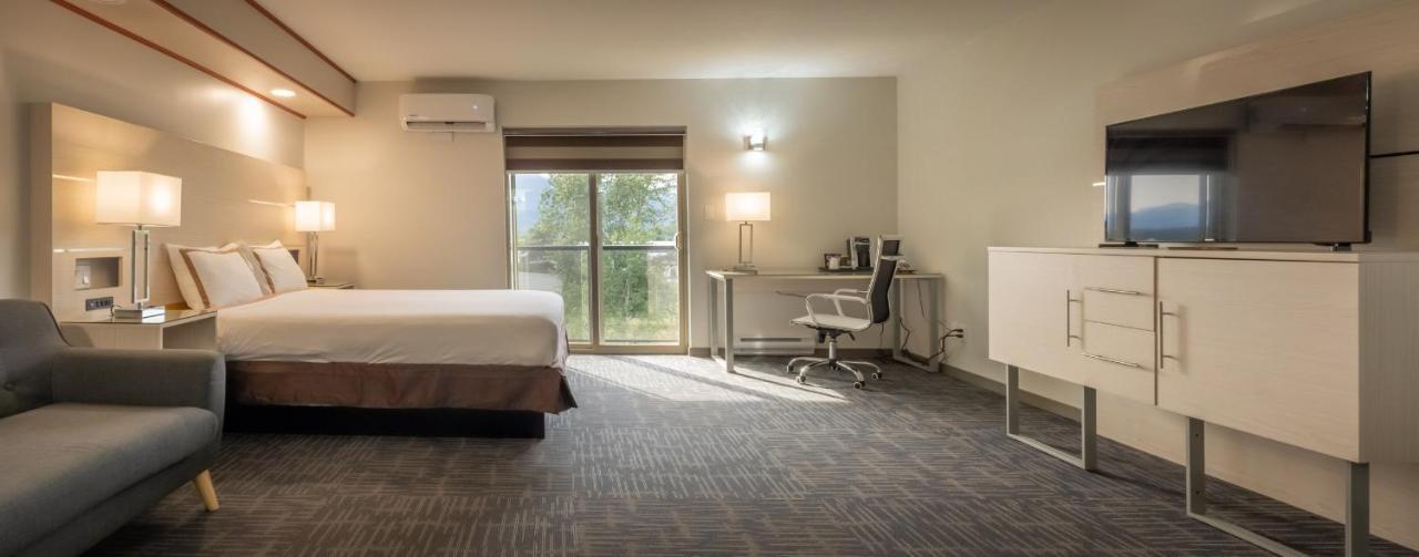 Quality Inn Sunshine Suites Терас Екстериор снимка