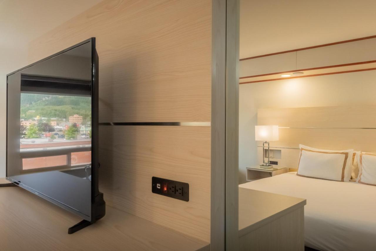 Quality Inn Sunshine Suites Терас Екстериор снимка