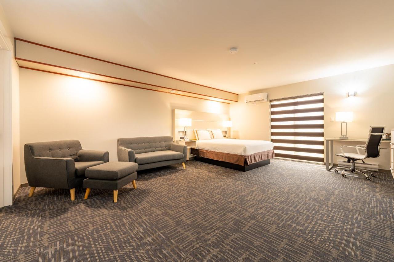 Quality Inn Sunshine Suites Терас Екстериор снимка