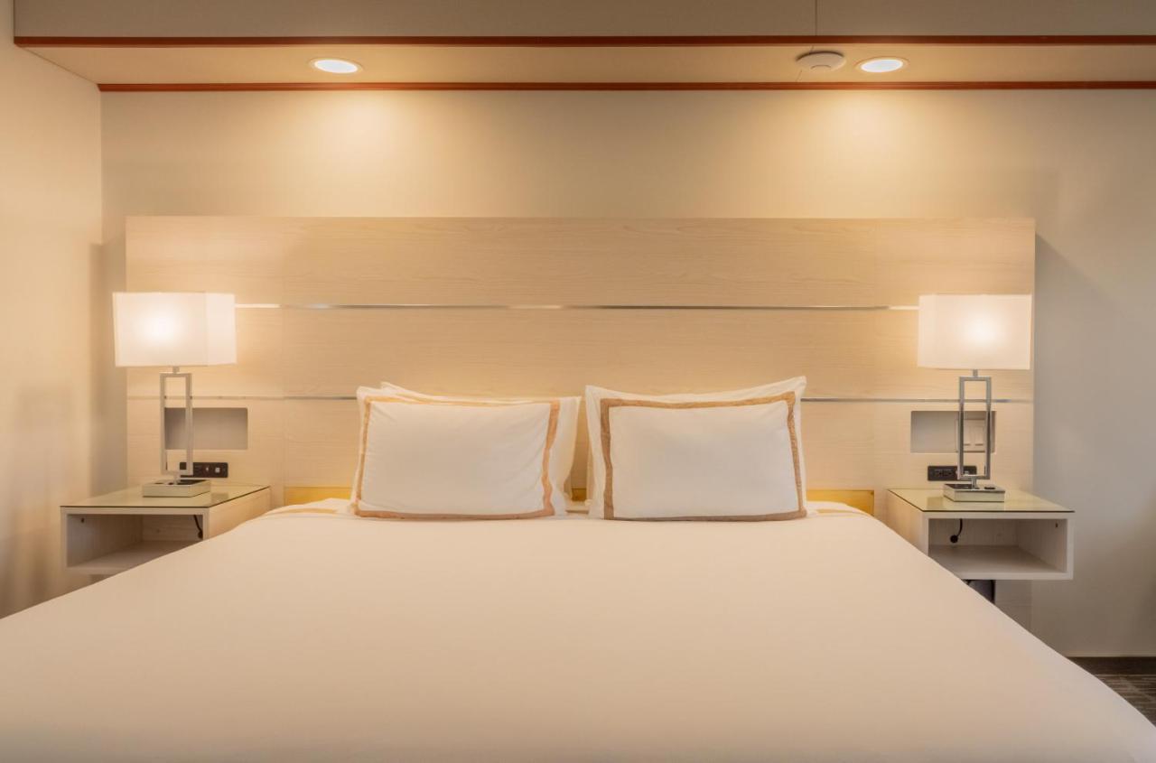 Quality Inn Sunshine Suites Терас Екстериор снимка