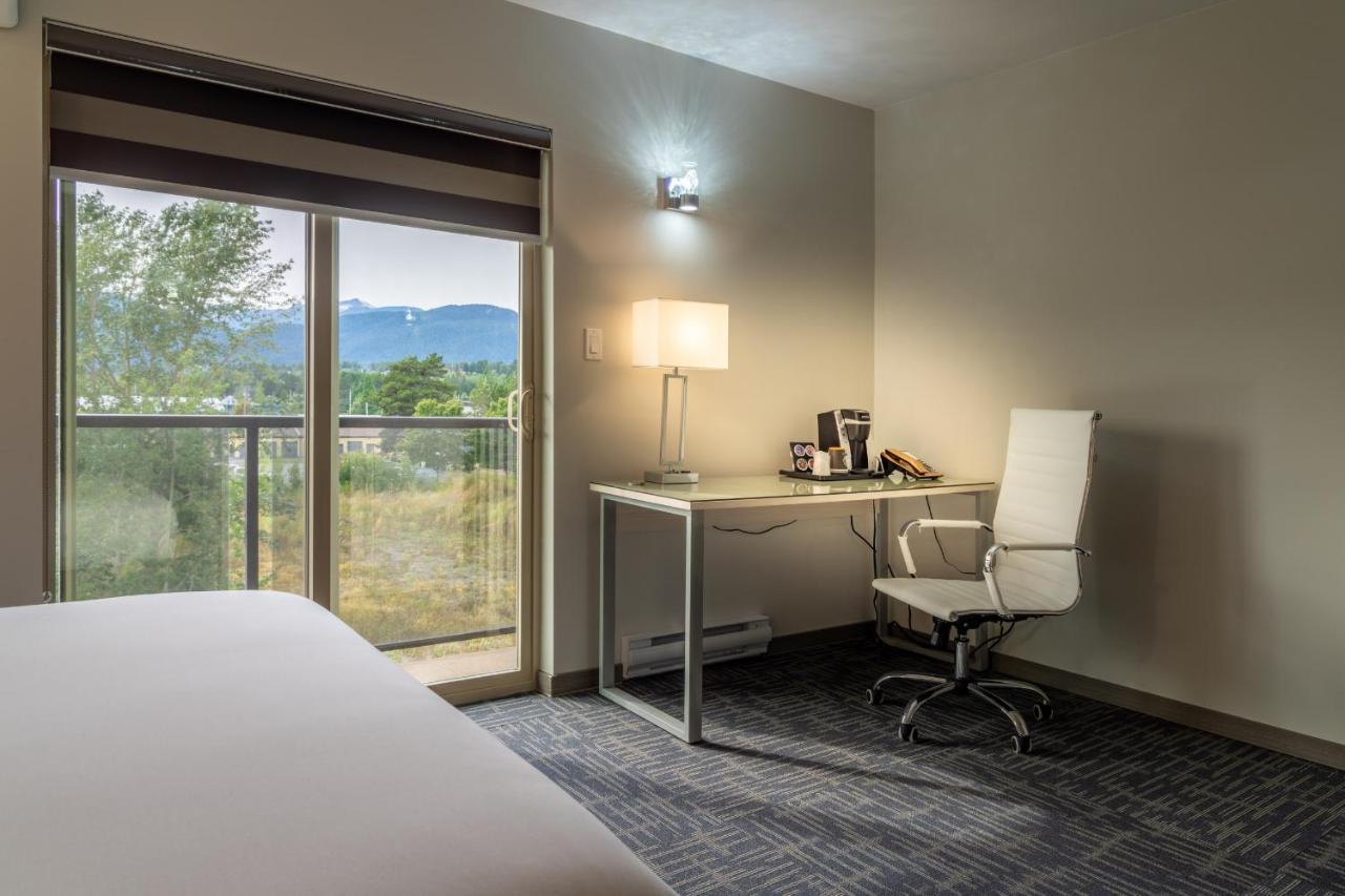 Quality Inn Sunshine Suites Терас Екстериор снимка