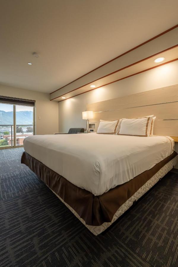 Quality Inn Sunshine Suites Терас Екстериор снимка