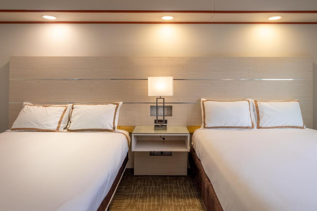 Quality Inn Sunshine Suites Терас Екстериор снимка