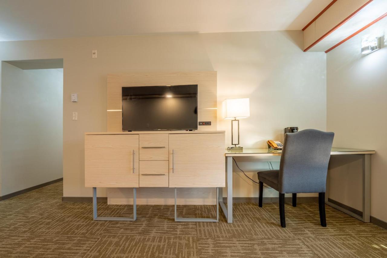 Quality Inn Sunshine Suites Терас Екстериор снимка