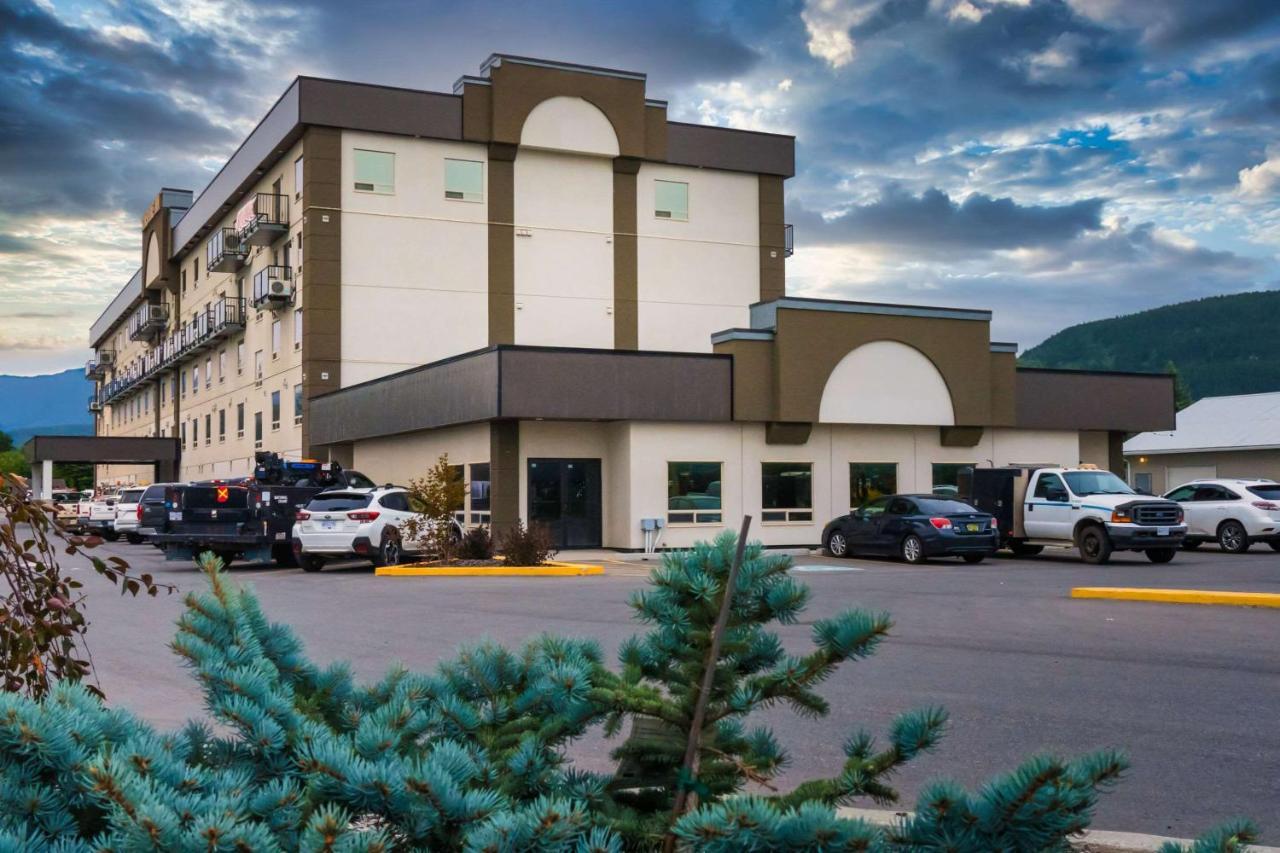 Quality Inn Sunshine Suites Терас Екстериор снимка