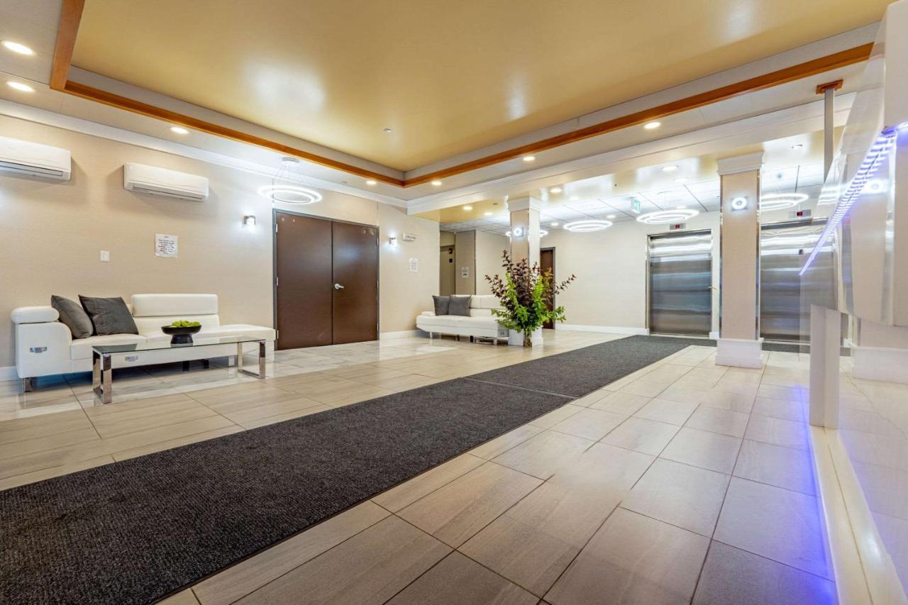 Quality Inn Sunshine Suites Терас Екстериор снимка
