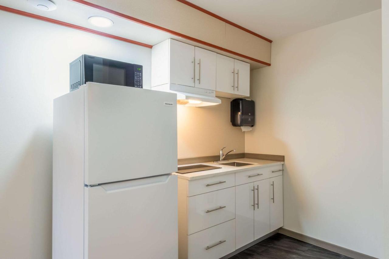 Quality Inn Sunshine Suites Терас Екстериор снимка