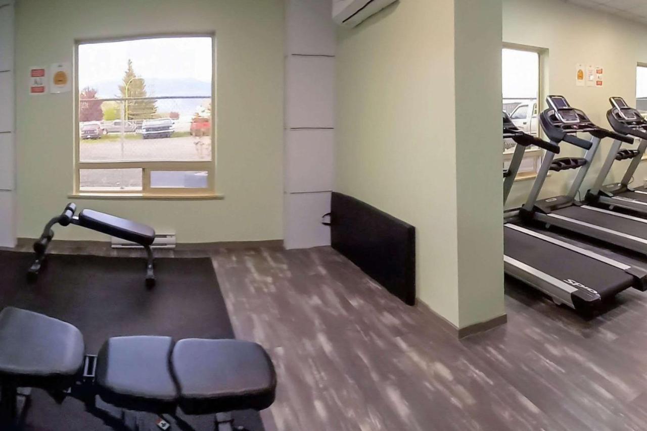 Quality Inn Sunshine Suites Терас Екстериор снимка