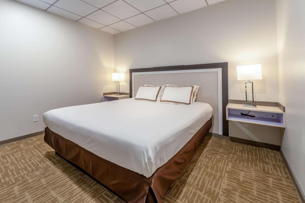 Quality Inn Sunshine Suites Терас Екстериор снимка